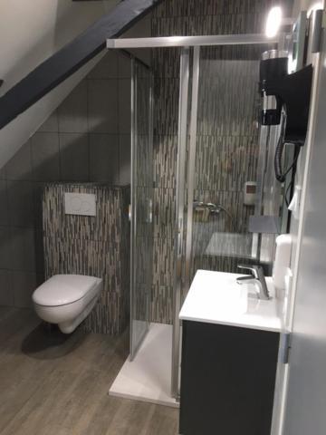 Le Relais Hotel Saint-Quentin-les-Anges Exterior foto