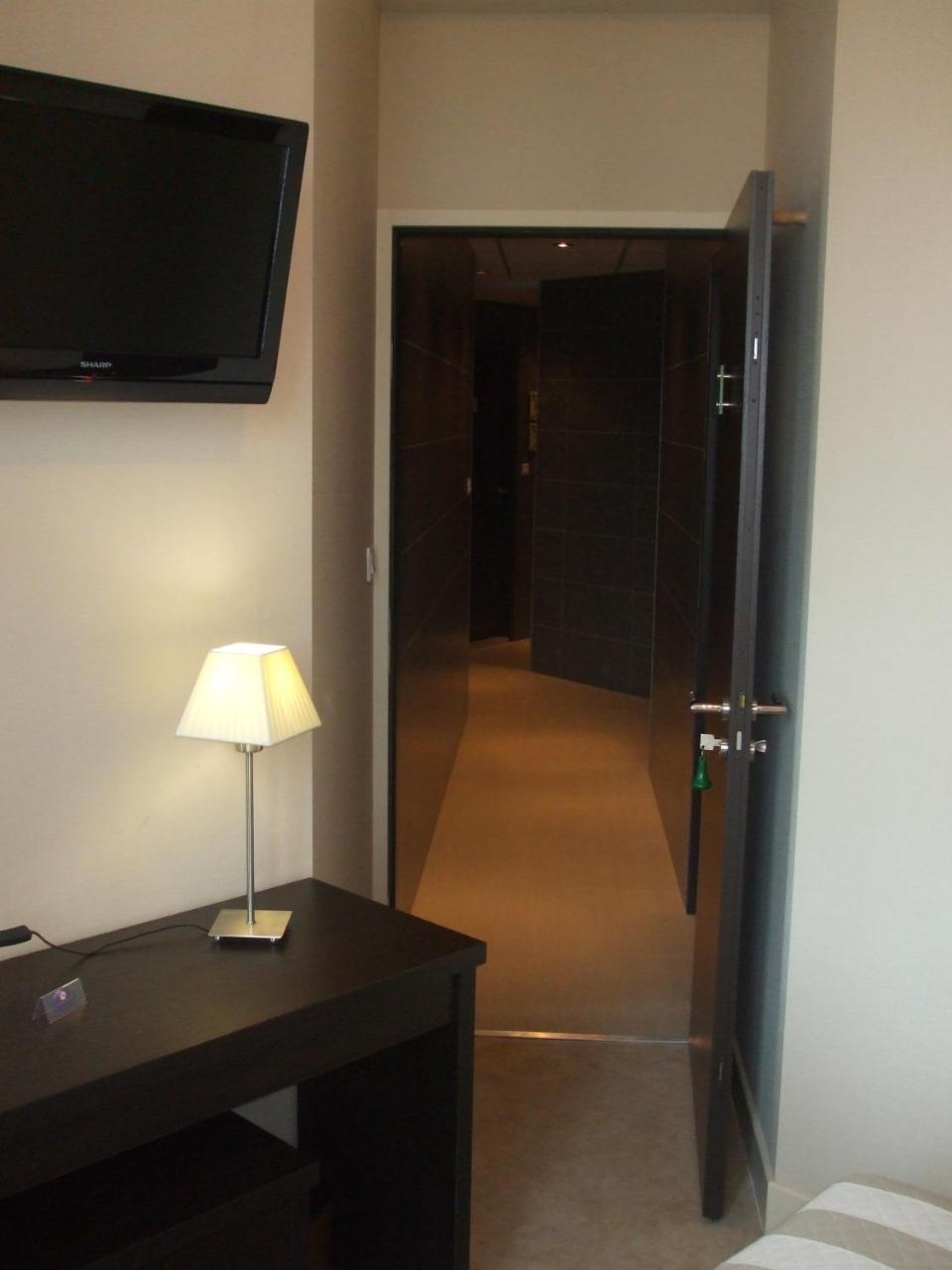 Le Relais Hotel Saint-Quentin-les-Anges Exterior foto