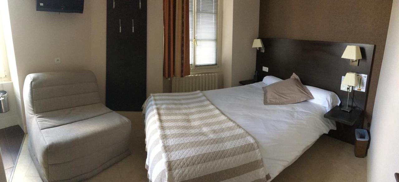 Le Relais Hotel Saint-Quentin-les-Anges Exterior foto